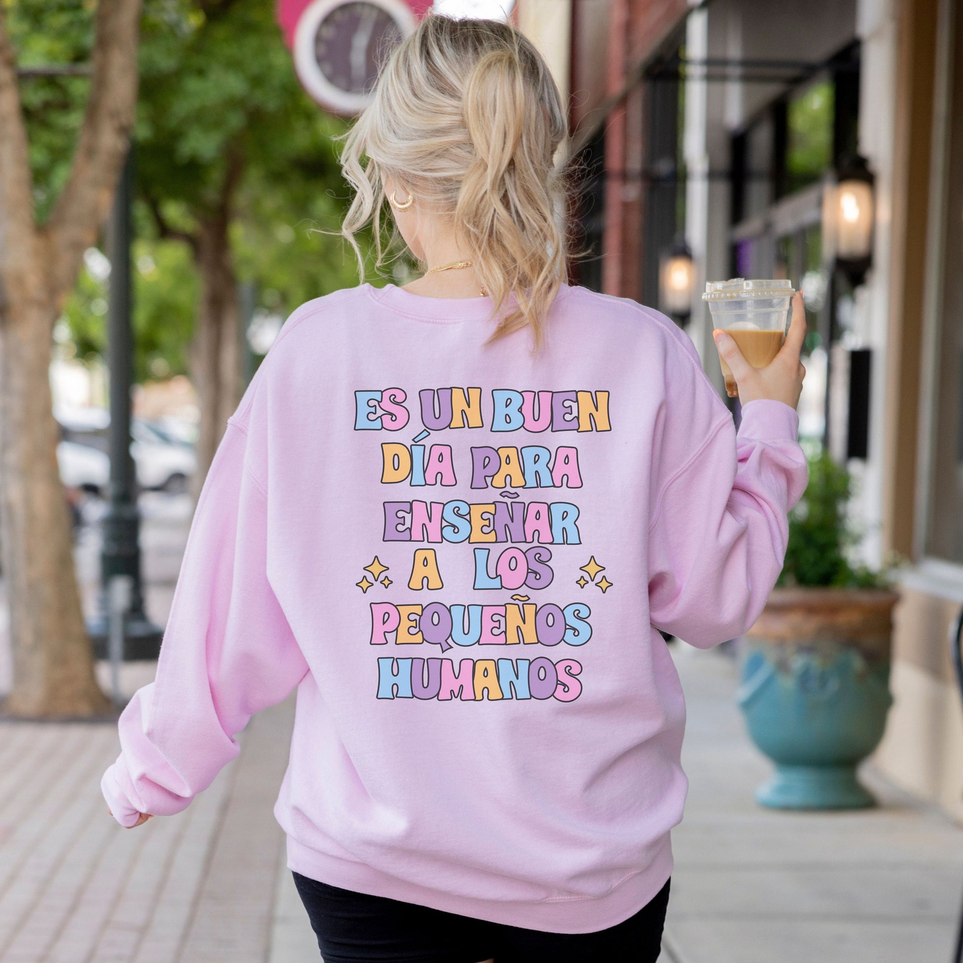 Es Un Buen Dia Maestra Sweatshirt, Maestra Sweatshirt, ESL Teacher, Maestra Español, Dual Language Teacher, Bilingual Sweatshirt, Maestras